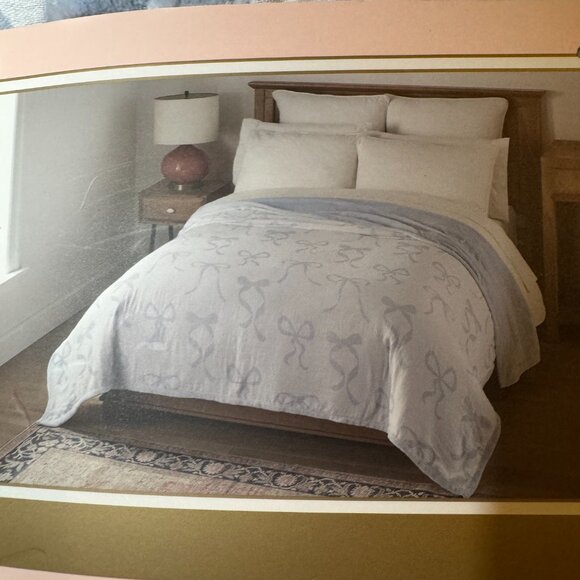 Cupcakes & Cashmere Blue &‎ White Bow Reversible Gauze Blanket 68" x 86" NWT - Picture 2 of 7